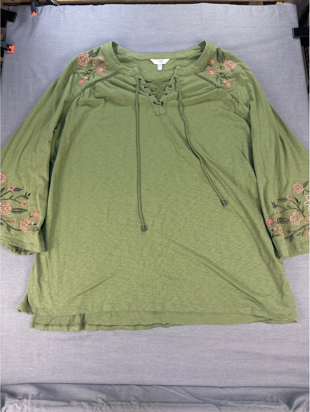 Terra & Sky Women's 2X Olive Green Lace-Up Embroidered Sleeve Top